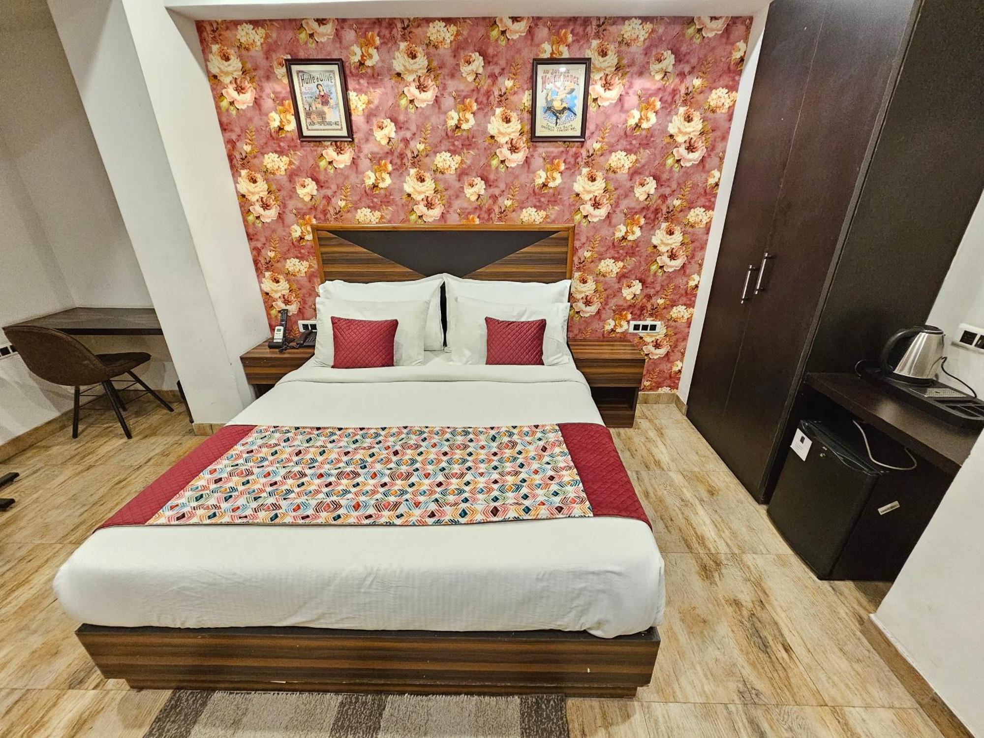 Hotel Linda Suites Near International Airport By La Casa New Delhi Exterior foto