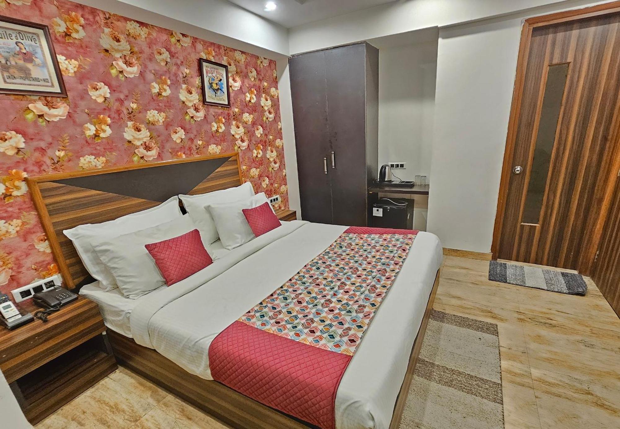 Hotel Linda Suites Near International Airport By La Casa New Delhi Exterior foto